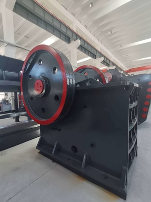 광산 분쇄는 스크린 플랜트 55kw 모터 전력으로 쉬운 턱 분쇄기를 만들었습니다.