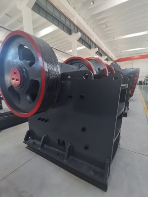 광산 분쇄는 스크린 플랜트 55kw 모터 전력으로 쉬운 턱 분쇄기를 만들었습니다.